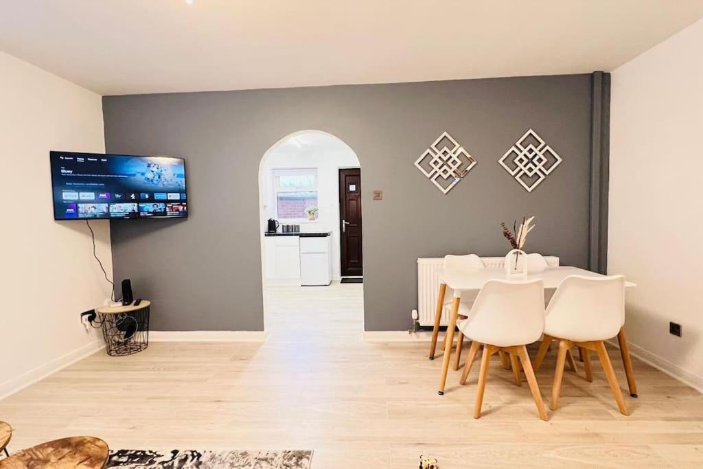 New Fully Furnished Cosy Home Balderton Εξωτερικό φωτογραφία